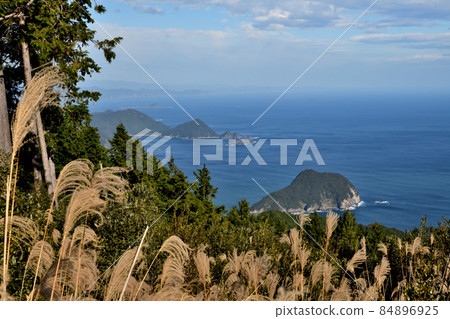穿越八木山(從山頂眺望東賀島)【三重縣尾羽市】 穿越八木山(從山頂眺望東賀島)【三重縣尾羽市】 84896925