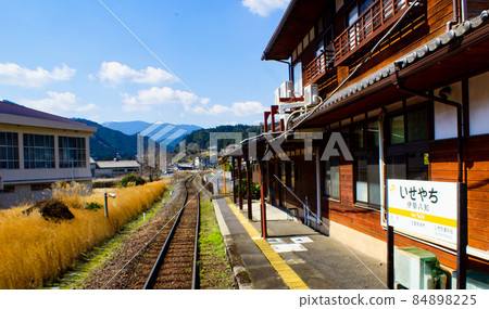 從名莊線伊勢谷站的電車窗外的風景 從名莊線伊勢谷站的電車窗外的風景 84898225