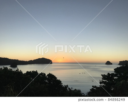 父島堺浦海灘的日落 父島堺浦海灘的日落 84898249