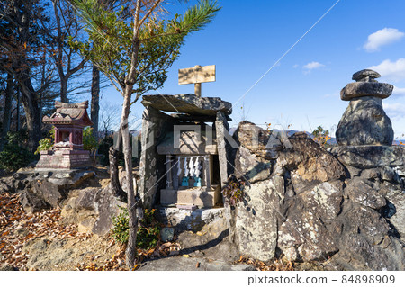 The summit of Mt. Sekison (Ogawa Town, Saitama Prefecture) 84898909