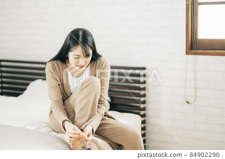 Japanese women who care about bunions, toes, and ingrown nails 84902290