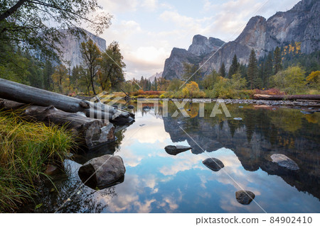 Autumn in Yosemite Autumn in Yosemite 84902410