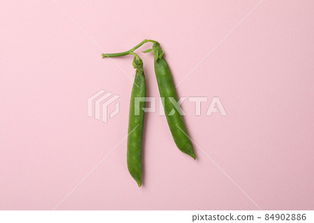 Fresh green pea on pink background, close up 84902886