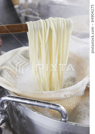 Sanuki udon kamaage udon 84904275