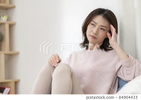 一個健康狀況不佳的女人 一個健康狀況不佳的女人 84904433