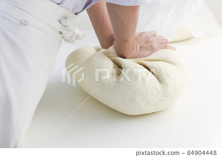 Handmade udon noodles, chrysanthemum kneading 84904448