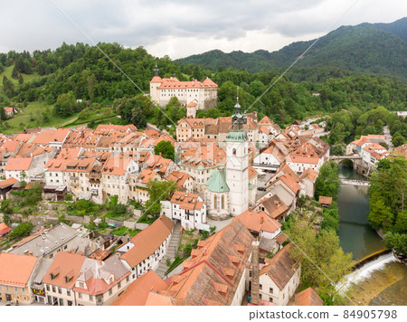 Panoramic aerial view of medieval old town of Skofja Loka, Slovenia 84905798