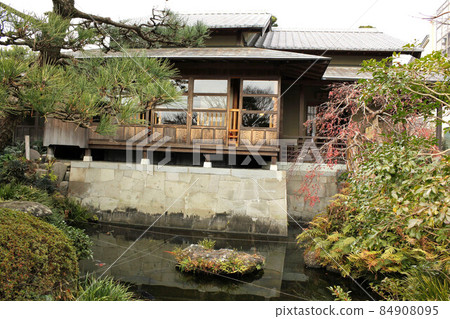 Yui Honjin Park 84908095