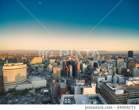 日落時從新潟市媒體船的風景 84909255