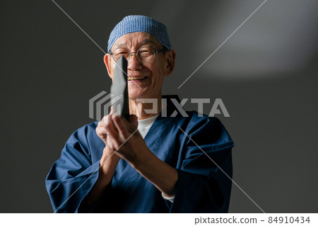 Ceramic artist, craftsman, male, senior Ceramic artist, craftsman, male, senior 84910434