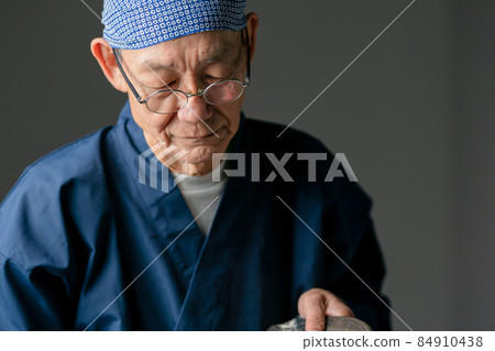 陶藝師、工匠、男、高級 陶藝師、工匠、男、高級 84910438
