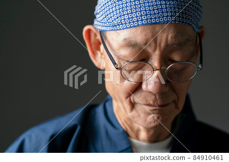 Ceramic artist, craftsman, male, senior Ceramic artist, craftsman, male, senior 84910461