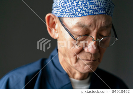 Ceramic artist, craftsman, male, senior Ceramic artist, craftsman, male, senior 84910462
