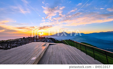 Dawn of Kurumayama (Sky Terrace) 84911017