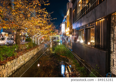 京都高瀨川和木屋町街夜景 84913281