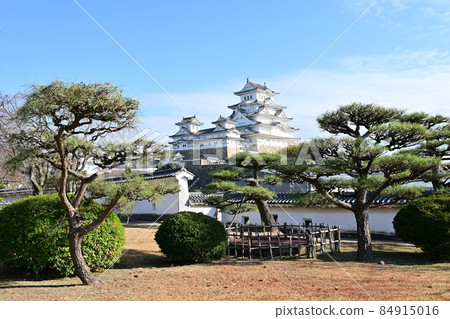 World heritage Himeji Castle Nishinomaru South Gate and pine World heritage Himeji Castle Nishinomaru South Gate and pine 84915016