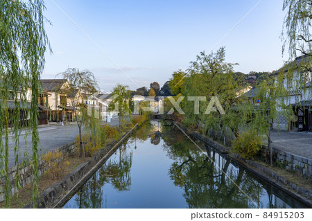 [Okayama Prefecture] Scenery of Kurashiki Bikan Historical Quarter in the early morning of Kurashiki City 84915203