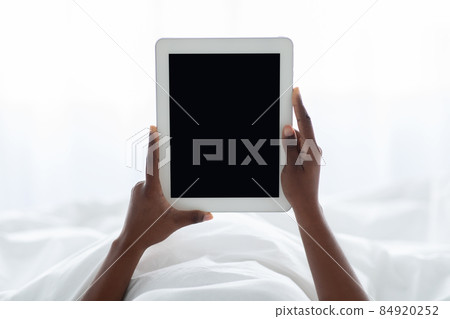 Female hands holding digital tablet with empty screen 84920252