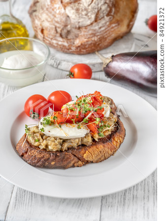 Sandwich with baked eggplant 84921372