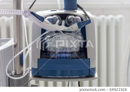High-flow oxygen device in ICU in hospital. 84921926