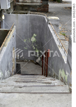Old ragged walls of houses in the old city Old ragged walls of houses in the old city 84922463