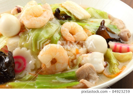 Ankake fried rice close-up 84923259