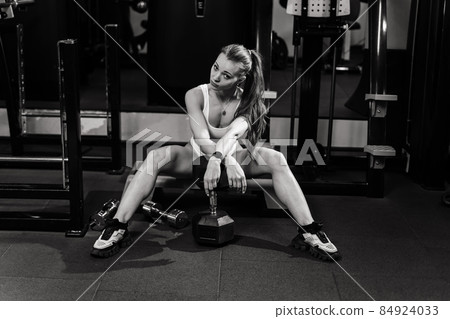 Attractive fitness woman, trained female body, lifestyle portrait, caucasian model 84924033