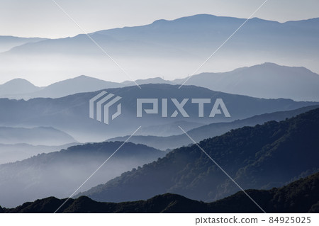 從朝日山脈和伊藤山脊線看到的朝日山脈 84925025