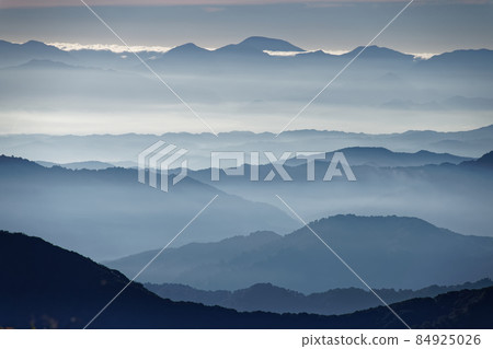 從朝日山脈和伊藤山脊線看到的朝日山脈 84925026
