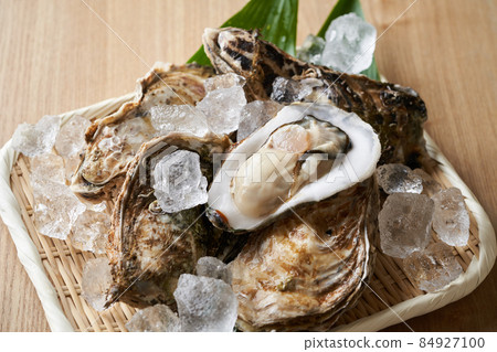 Oyster with shell 84927100