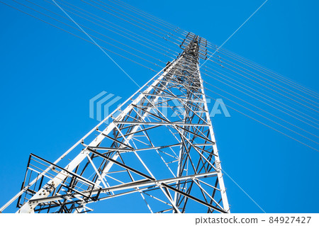 仰望輸電塔和湛藍的天空c-1 84927427