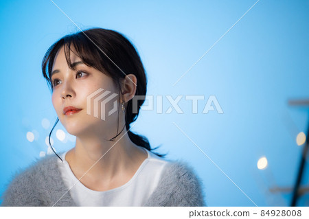 Female night living room 84928008