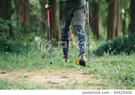 Trekking, hiking, mountaineering 84928408