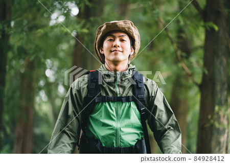 Trekking, hiking, mountaineering 84928412