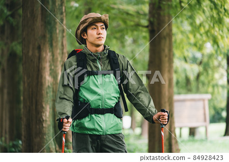 Trekking, hiking, mountaineering 84928423