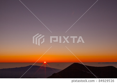 Sunset as seen from Mauna Kea Sunset as seen from Mauna Kea 84929516