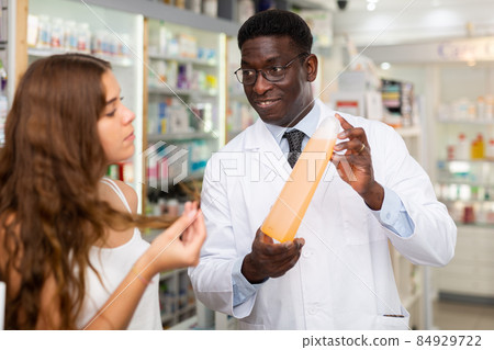 Doctor consulting young lady on haircare 84929722