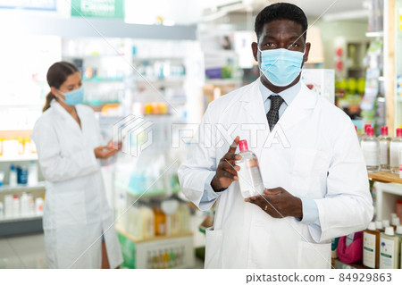 Pharmacist with bottle of cosmetic product 84929863