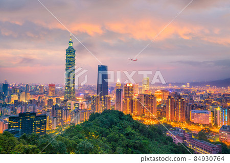Chiang Kai shek memorial in Taipei 84930764