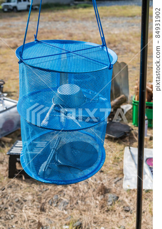 [Auto camp at Nakatsugawa riverbed, dry dishes with dry net] 84931902