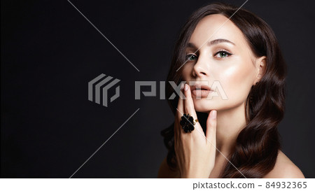 Beautiful woman in Jewellery. sexy girl with jewelry Beautiful woman in Jewellery. sexy girl with jewelry 84932365