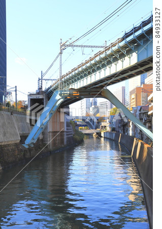 Kanda River Bridge (Kandagawa Kyoryo) and Hijiribashi (back) over the Kanda River 84933127