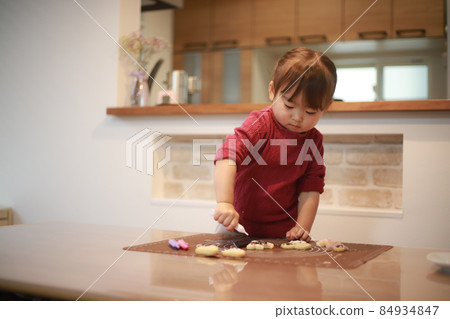 做甜點的女孩 84934847