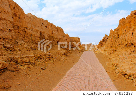 Silk Road travelogue, beautiful Gaochang old castle and Astana burial mound, part 2112 84935288