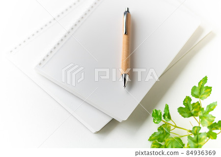Soft ring notebook and wooden ballpoint pen that do not hurt your hands Soft ring notebook and wooden ballpoint pen that do not hurt your hands 84936369