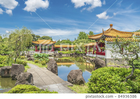 Scenery of the Chinese garden "Shinshuen" [Kawasaki City, Kanagawa Prefecture] 84936386