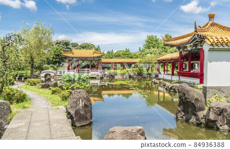 Scenery of the Chinese garden "Shinshuen" [Kawasaki City, Kanagawa Prefecture] 84936388