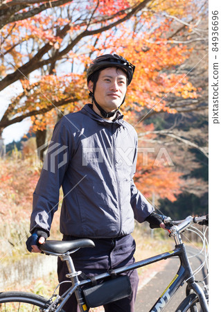 Male cyclist portrait 84936696
