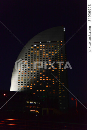 The lights of "Yokohama Minatomirai" began to dance when the western sky was dyed blue and Shijima at night was approaching. The lights of "Yokohama Minatomirai" began to dance when the western sky was dyed blue and Shijima at night was approaching. 84936998