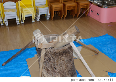 Pestle, mortar, rice cake, rice cake, Japan, tradition, New Year, wood, wood 84938311
